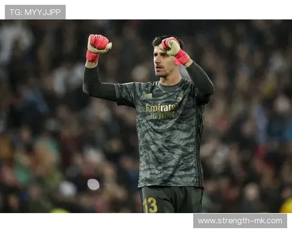 奥布拉克西甲金手套连庄闪耀赛场，守门神风采再获认可