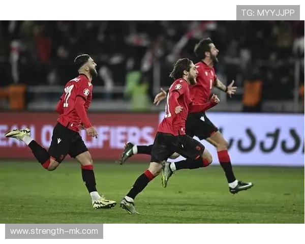 格鲁吉亚国家队“十字军团”勇夺欧洲杯关键胜利，球迷欢呼沸腾